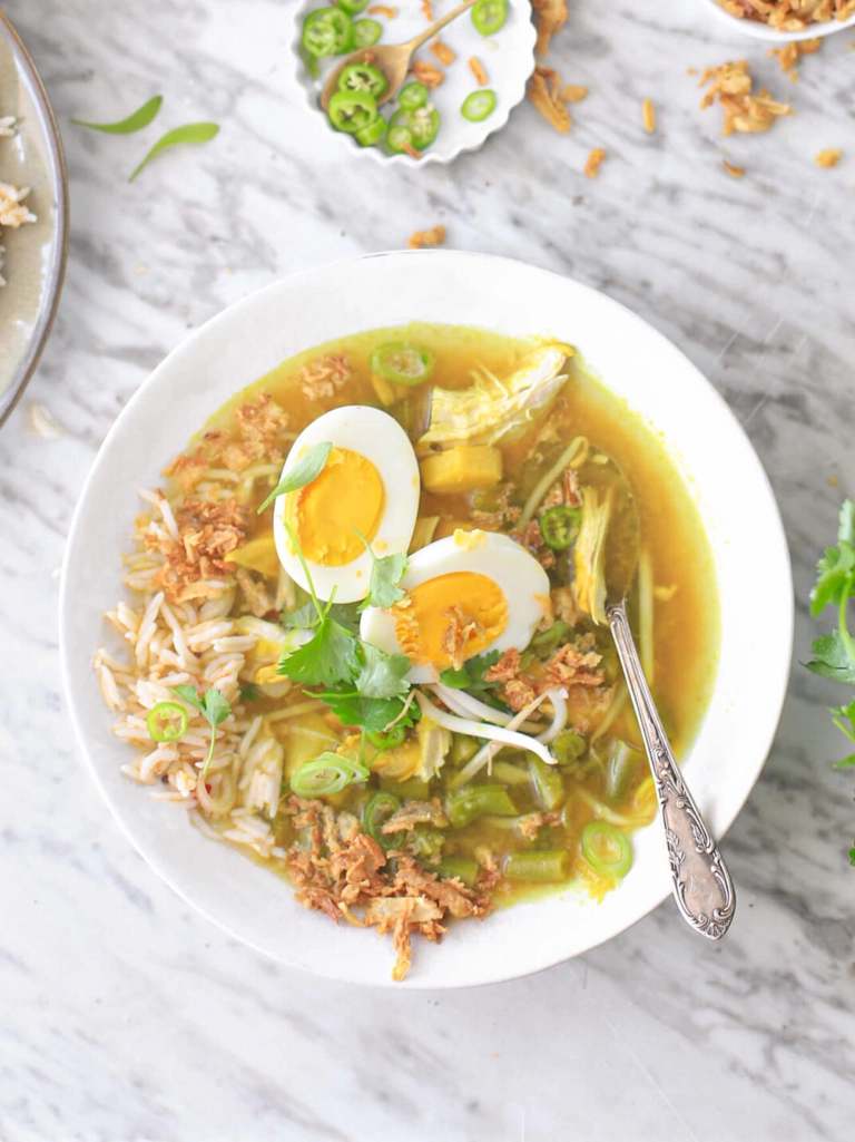 soto ayam Soto Ajam (sopa de pollo indonesia)