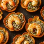 Krokante empanadamandjes met gulas & gamba Canastitas de empanada con gulas y gambón