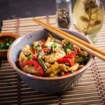 Kip in zwarte bonensaus Pollo en salsa de frijol negro
